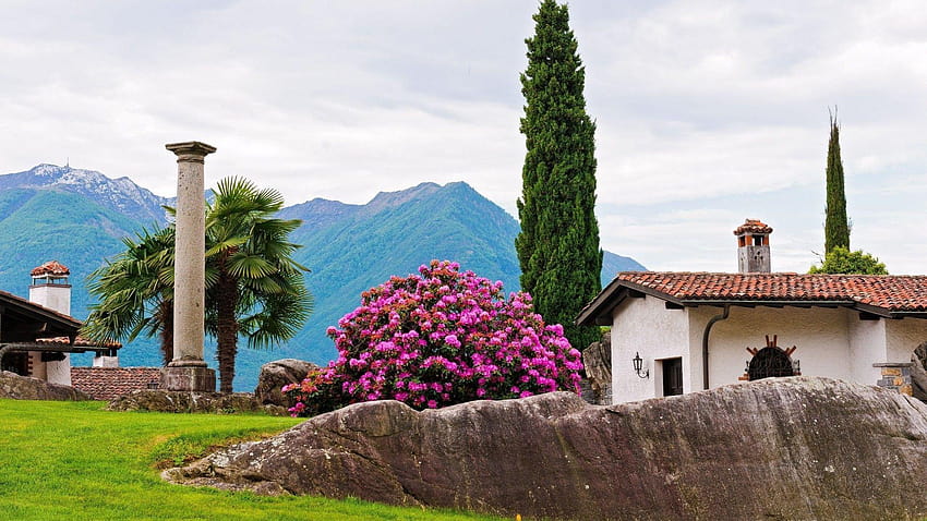 Antigo: Pilar Antigo Quintal Cipreste Flores Casa Montanhas, cipreste papel de parede HD