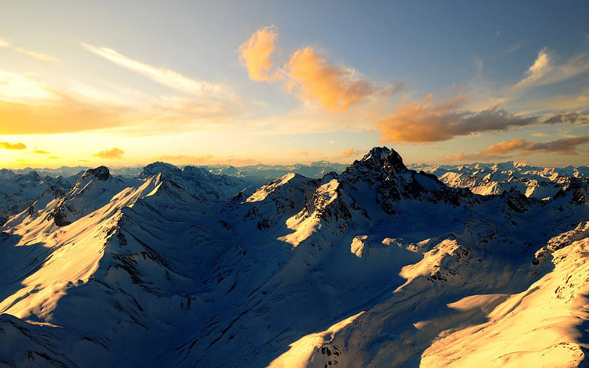 Sunset over snow capped mountains, winter mountain sunset HD wallpaper