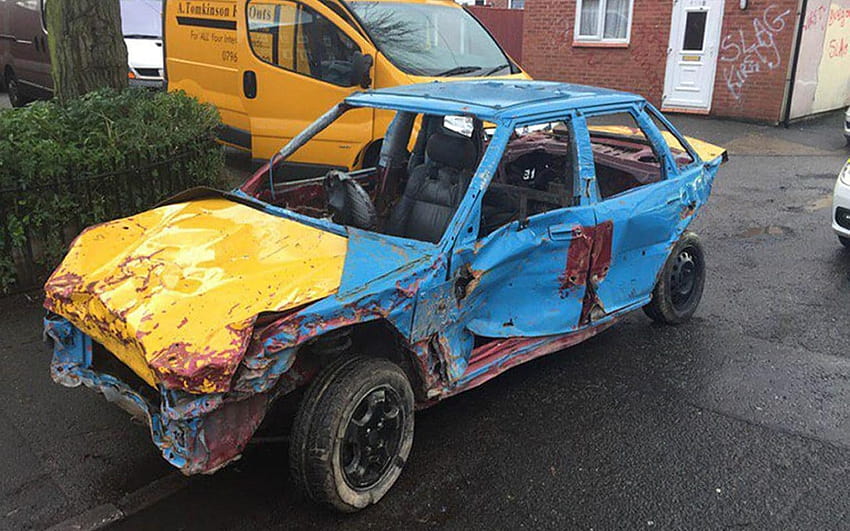 Police pull over battered car being driven on the roads without any windows or mirrors, banger racing HD wallpaper