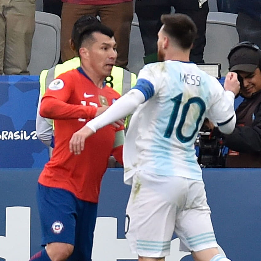 Messi, Gary Medel sent off after wild Copa America clash HD phone wallpaper