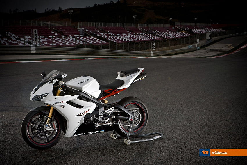 2011 Triumph Daytona 675 R HD wallpaper