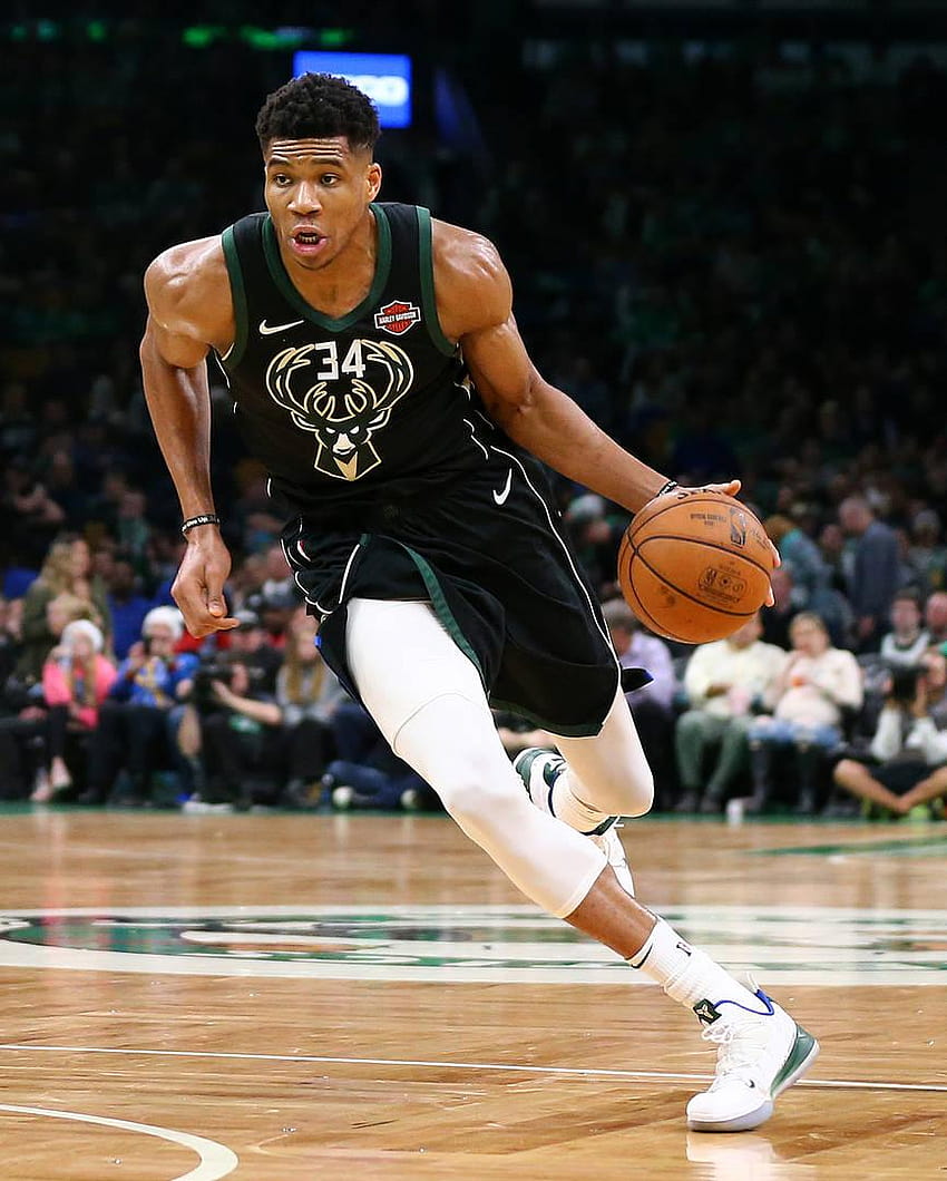 Giannis Antetokounmpo Downplays MVP Praise After Win Against, james harden and giannis antetokounmpo HD phone wallpaper