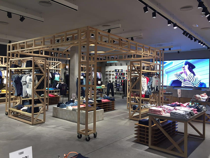Springfield stores. Instore VM. standing wooden furniture, springfield fashion HD wallpaper