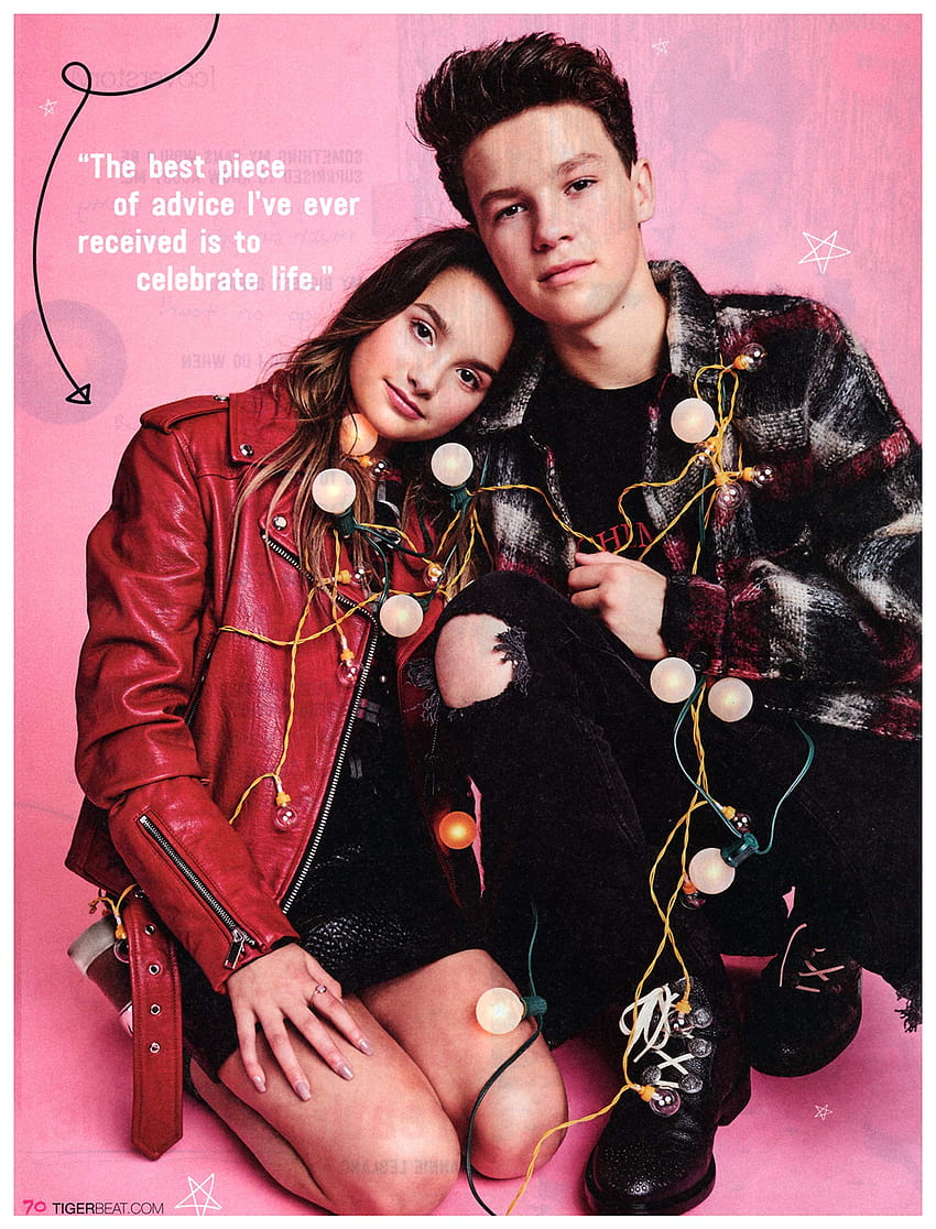 Hayden Summerall Annie LeBlanc 8x10 Magazine Pin Up Wrapped in Christmas Lights: アリ ブース: Books, annie and hayden HD電話の壁紙