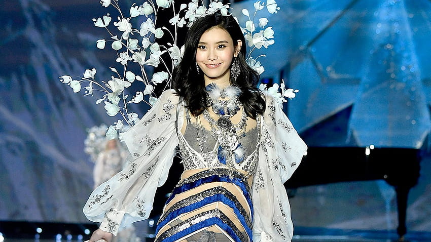 Anjos da Victoria's Secret apóiam docemente Ming Xi após seu desfile de moda no outono papel de parede HD