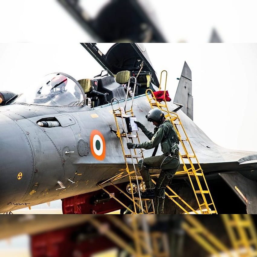 Uno sguardo alla potente flotta di jet da combattimento dell'aeronautica militare indiana: Rafale, Tejas, Sukhoi e altri Sfondo del telefono HD