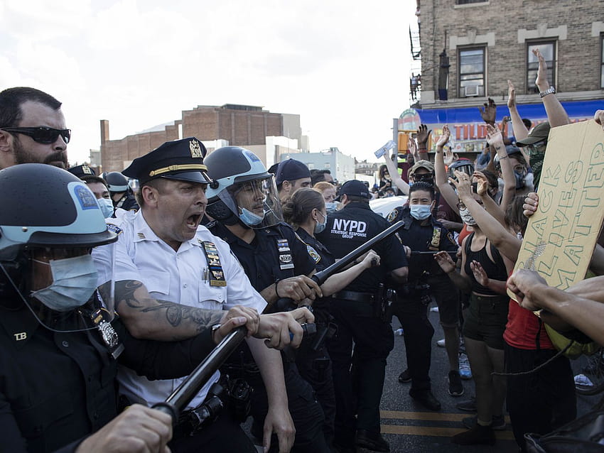Pris en , la police explose de rage et de violence à travers les États-Unis Fond d'écran HD