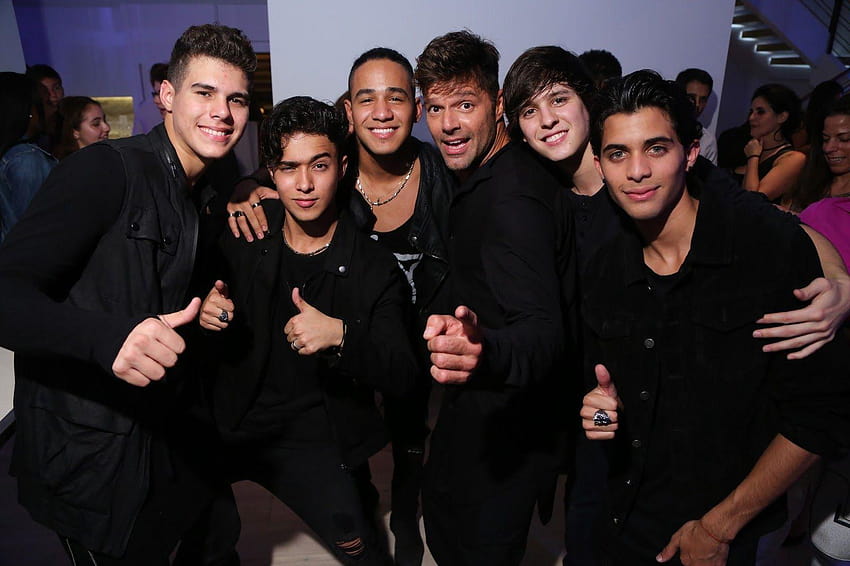 Die „La Banda“-Gewinner von Univision, CNCO mit Ricky Martin HD-Hintergrundbild
