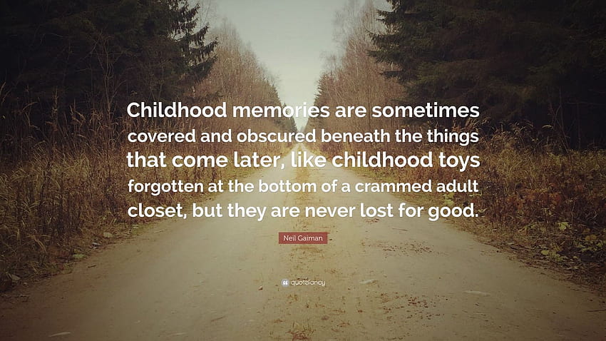 Cita de Neil Gaiman: “Los recuerdos de la infancia a veces se tapan y oscurecen debajo de las cosas que vienen después, como los juguetes de la infancia olvidados...” fondo de pantalla