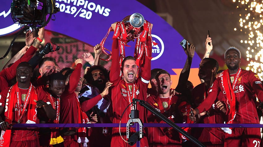 Liverpool podnosi trofeum Premier League: Mistrzowie świętują nad Kop na Anfield po zwycięstwie nad Chelsea, Premier League 2020 Tapeta HD