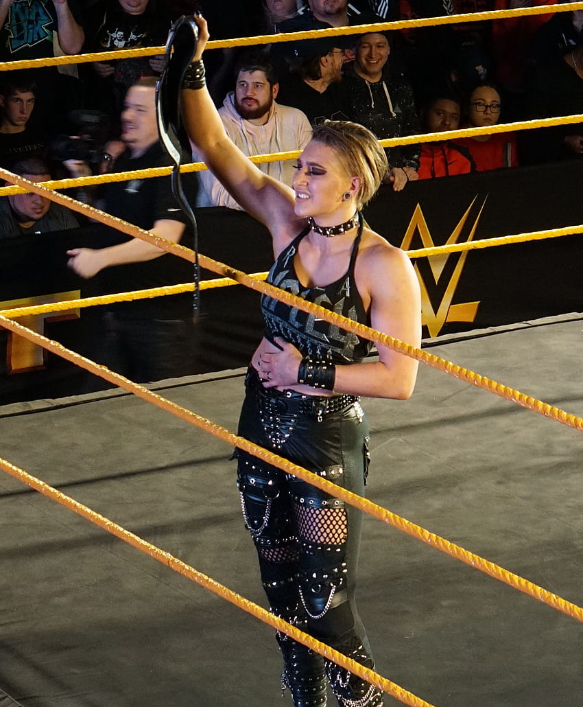 Rhea Ripley, le nuove star della WWE Sfondo del telefono HD