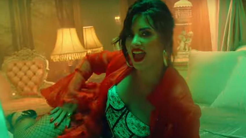 Demi Lovato bailó sensualmente en la cama, en el nuevo video con, echame la culpa luis fonsi demi lovato HD wallpaper