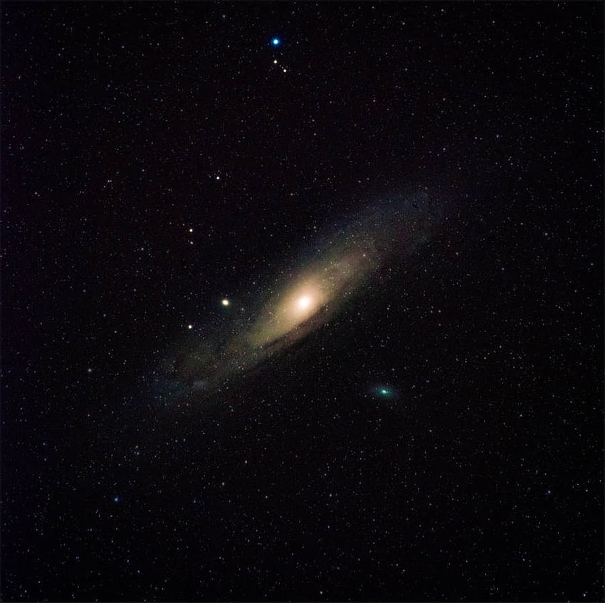 Elliptical Galaxy And Stars HD wallpaper