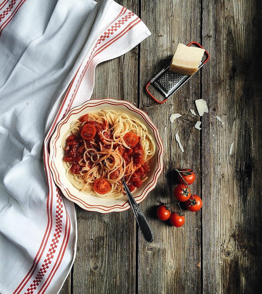 È sempre ora di un buon piatto di spaghetti., rustic food plating HD phone wallpaper