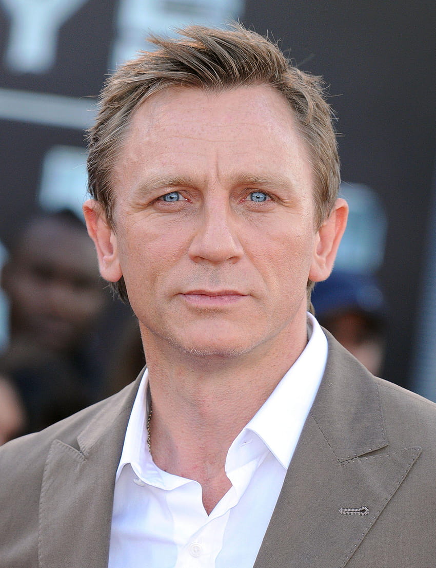 2000x2676 ⇒ Daniel Craig HD phone wallpaper | Pxfuel