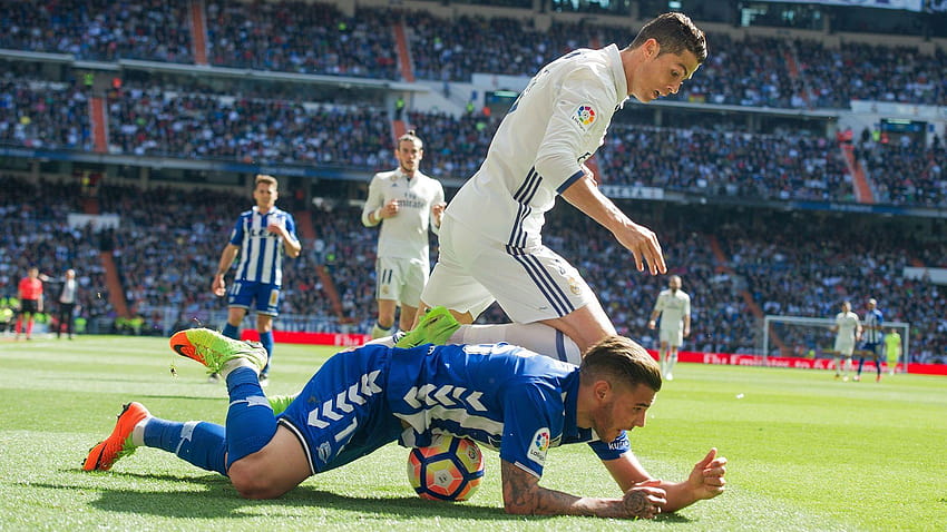 Theo Hernandez, Real Madrid'e mi gidiyor? İnsanlar ciddileşmeli HD duvar kağıdı