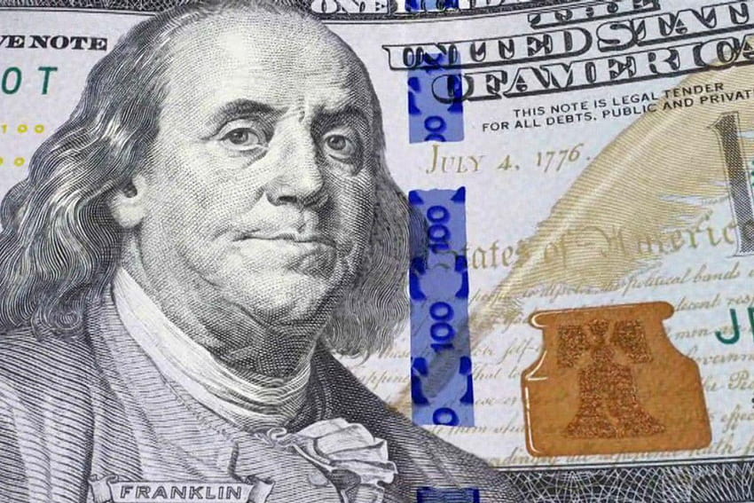 Niebieskie pieniądze: Rezerwa Federalna mówi, że wejdzie przeprojektowany banknot 100-dolarowy, stos nowych banknotów 100-dolarowych Tapeta HD