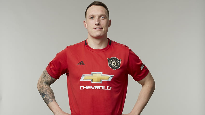 Phil Jones thinks competition for places at Man Utd is healthy HD wallpaper