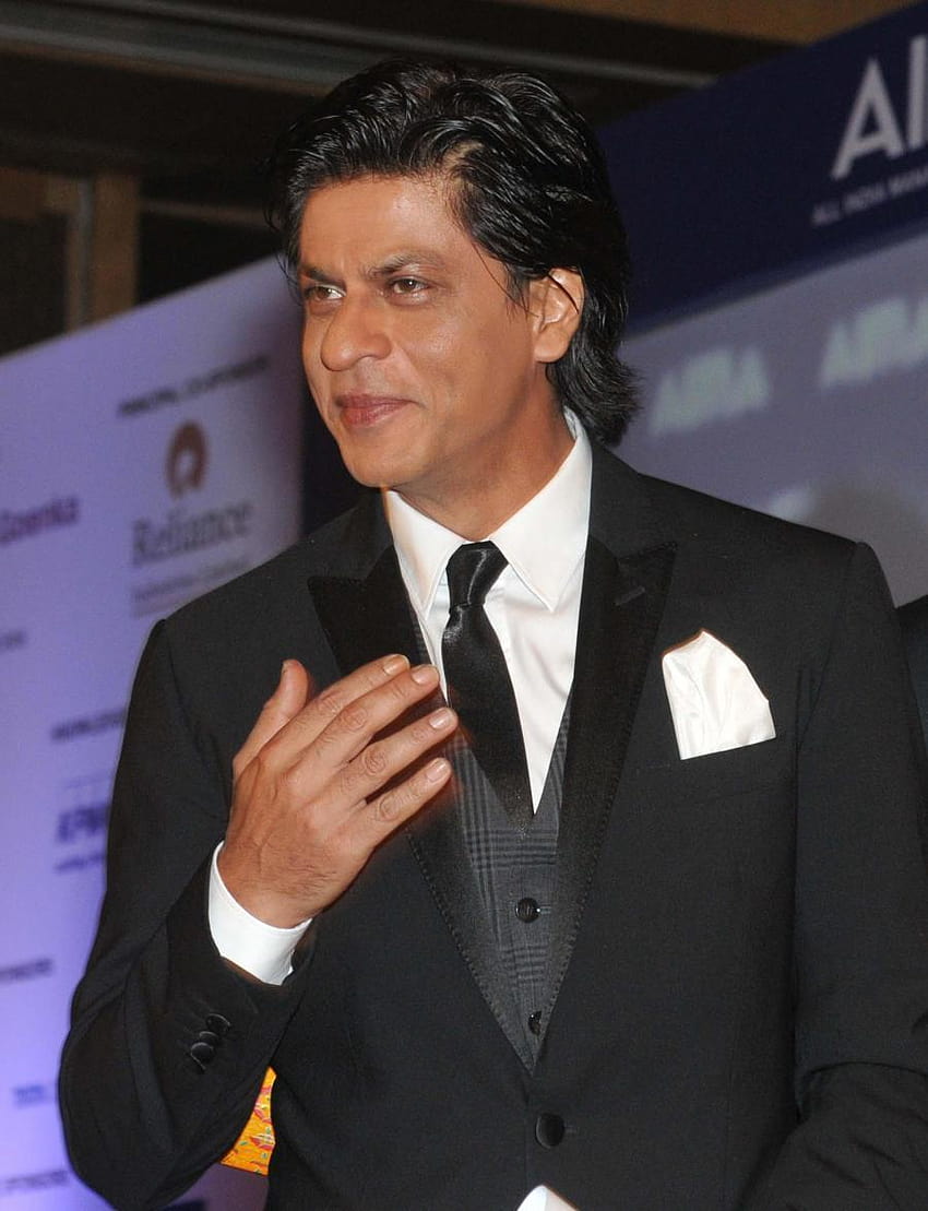 Shahrukh Khan en traje negro, srk mobile fondo de pantalla del teléfono