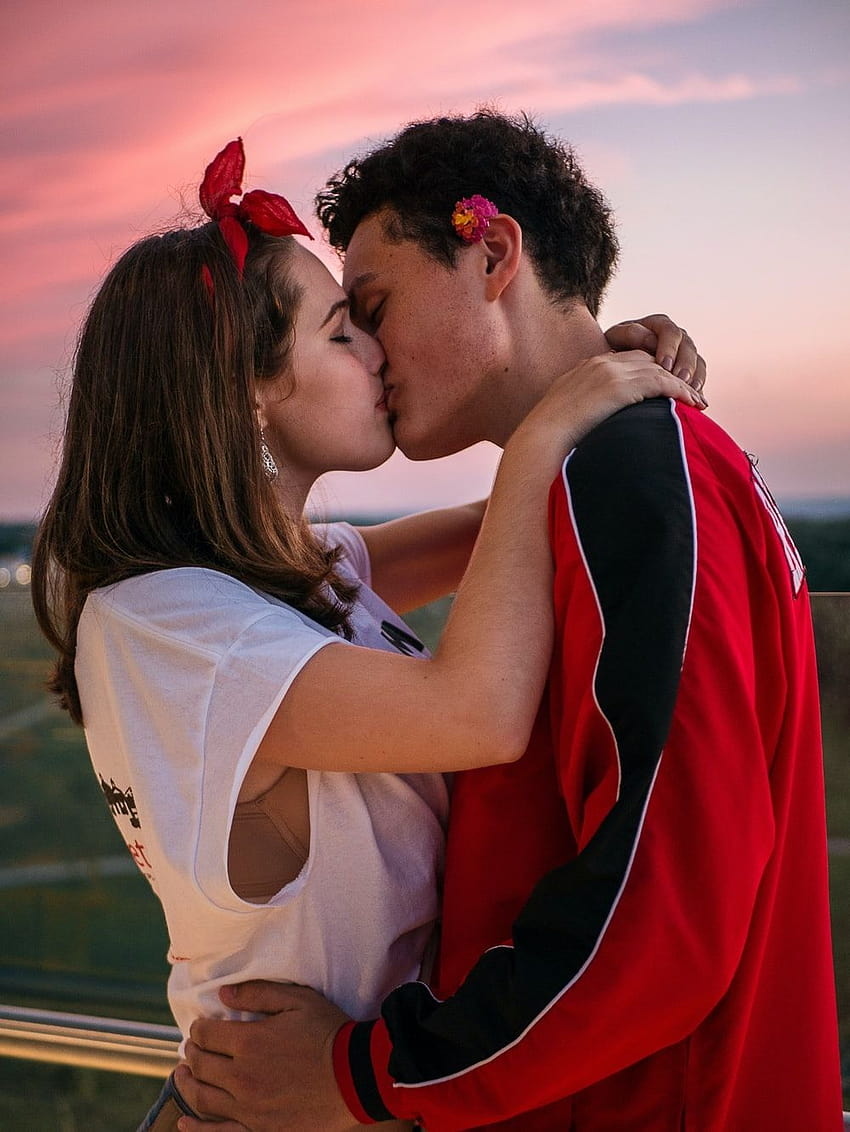 Doce beijo de casal 4K baixar papel de parede