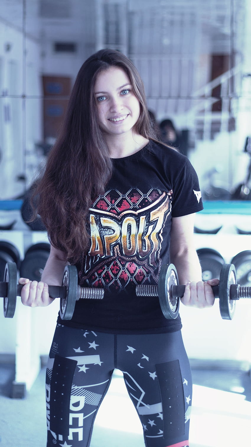 Dziewczyna Fitness Ćwiczenia Gym Hantle Treningu Tapeta na telefon HD