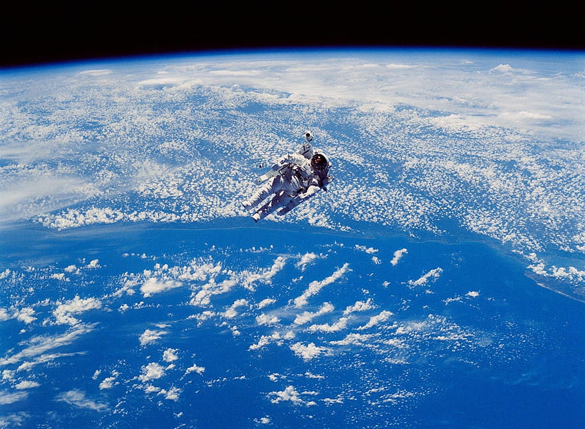 11 спиращи дъха астронавти на НАСА, носещи се в космоса, космическа разходка HD тапет