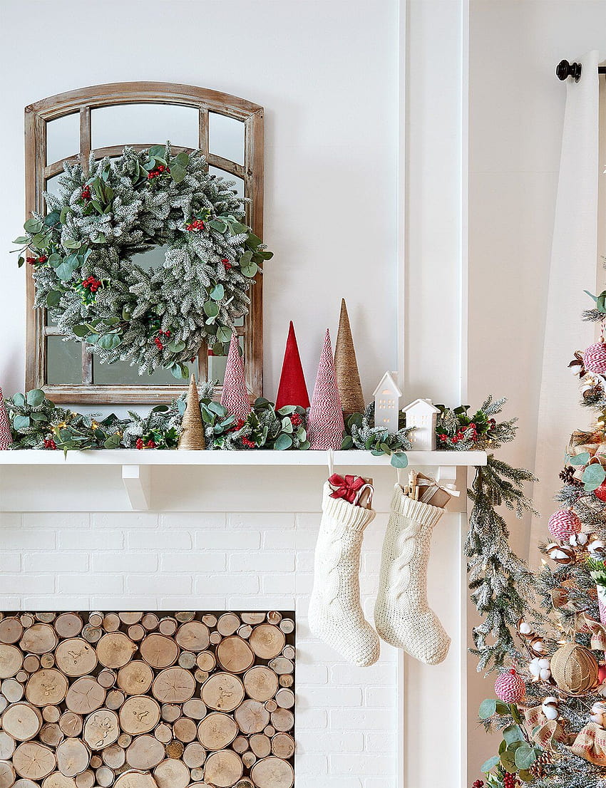41 Pretty Ways to Decorate Your Mantel for Christmas, cozy rustic christmas HD phone wallpaper