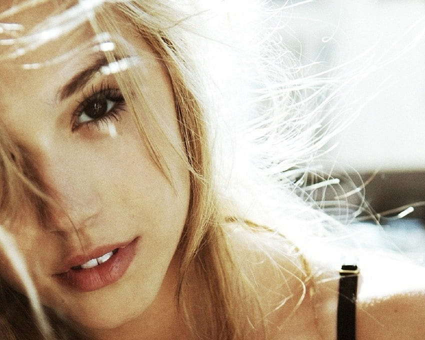 1280x1024 Blonde Hair Hazel Eyes PC and Mac [1280x1024] for your , Mobile & Tablet HD wallpaper
