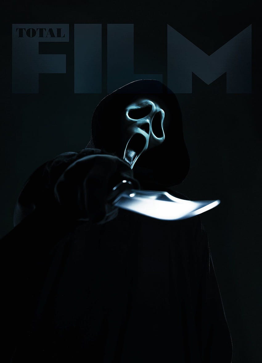 Ghostface observa a su próxima víctima en New Scream 2022 fondo de pantalla del teléfono
