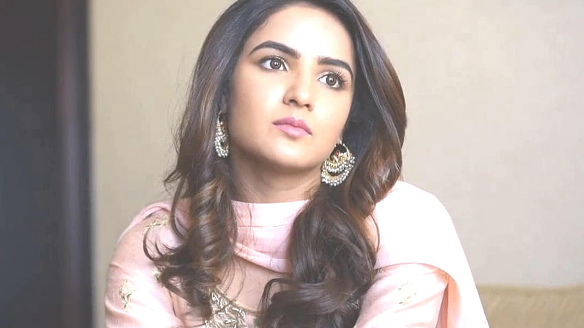 Jasmin Bhasin: Want to do a film that pulls me out of my comfort zone HD wallpaper
