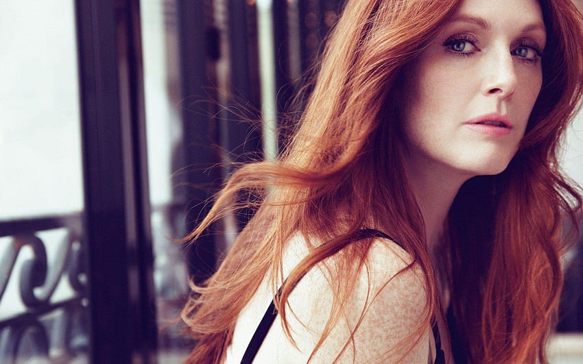 Julianne Moore Computer 56862 1680x1050 px HD wallpaper