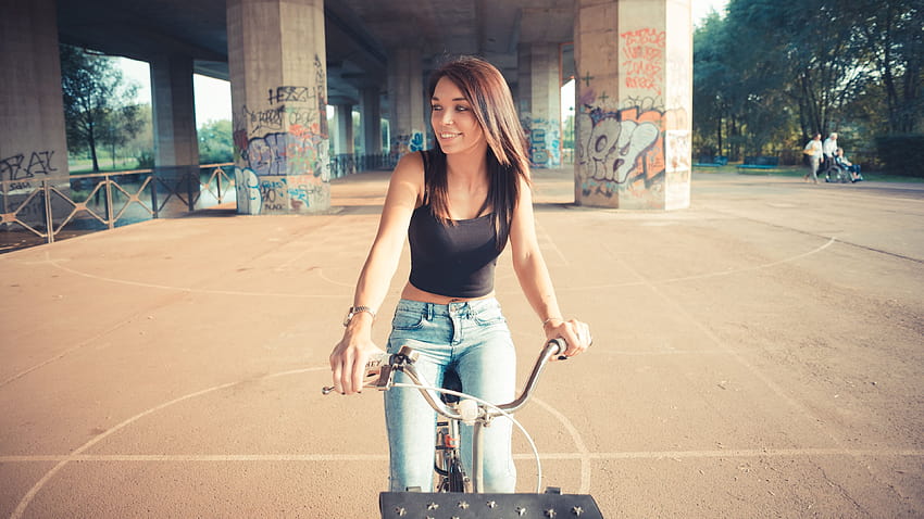 1600x1200 Women With Bicycle Smiling 1600x1200 Resolution , Backgrounds, and, women bicycle HD wallpaper