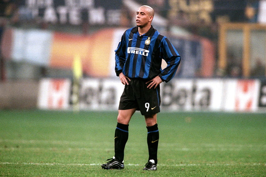 Роналдо Назарио получи една от най-ужасяващите контузии във футбола преди 20 години. Днес Роналдо Интер Милан HD тапет