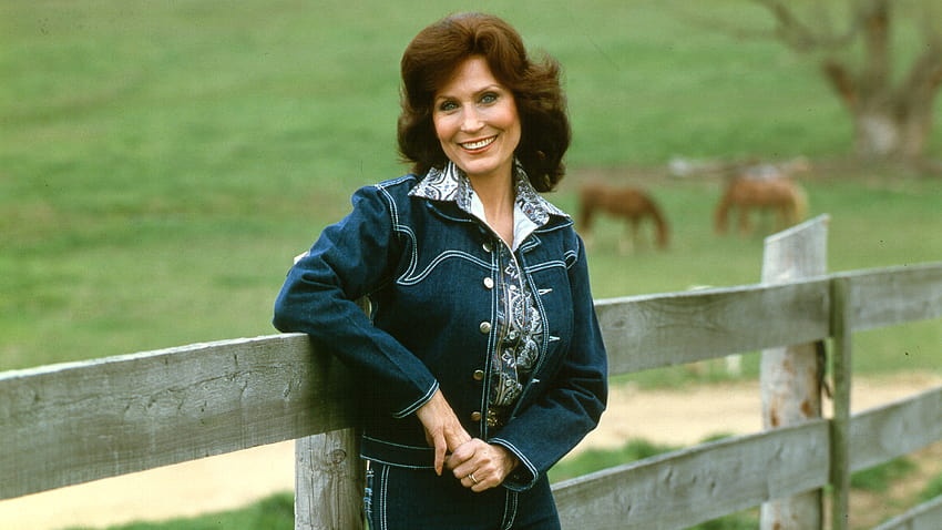 June 19, 2008: Country Music Legend Loretta Lynn Was Inducted Into the Songwriters Hall of Fame HD wallpaper