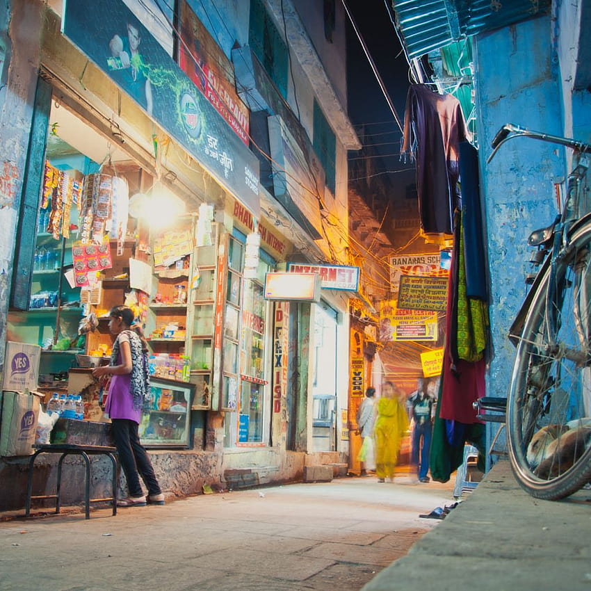 Walking through the streets of Varanasi 1024x1024, banaras HD phone wallpaper