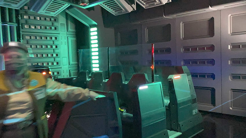 Se instalarán divisores de plexiglás en todos los vehículos de paseo en Star Wars: Rise of the Resistance en Disney's Hollywood Studios fondo de pantalla