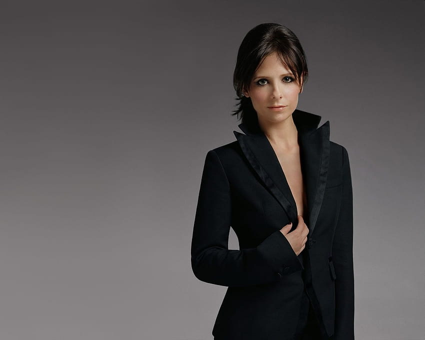 women sarah michelle gellar suit 1280x1024 High Quality ,High Definition, female suit HD wallpaper
