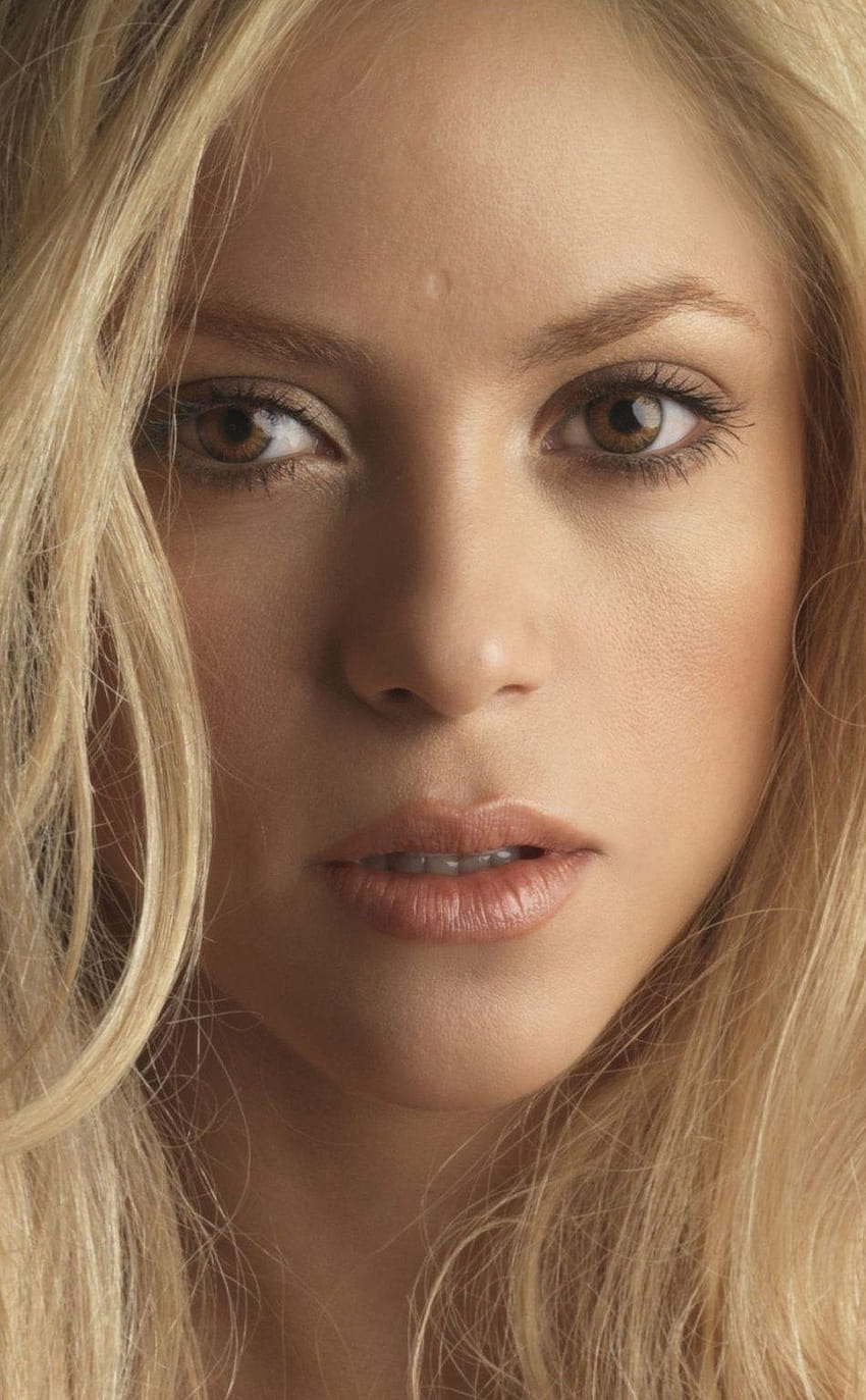 Blonde, singer, celebrity, Shakira, 950x1534, woman looking around HD phone wallpaper