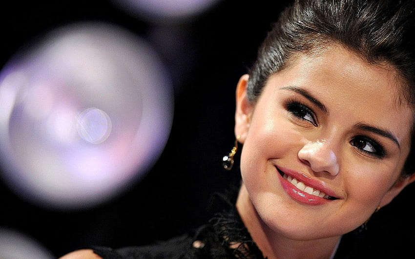 Selena Gomez Smile, selena gomez smiling HD wallpaper | Pxfuel