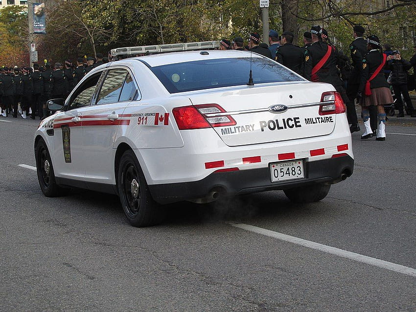 Datei:Canadian Forces Military Police Ford Taurus 02.jpg HD-Hintergrundbild
