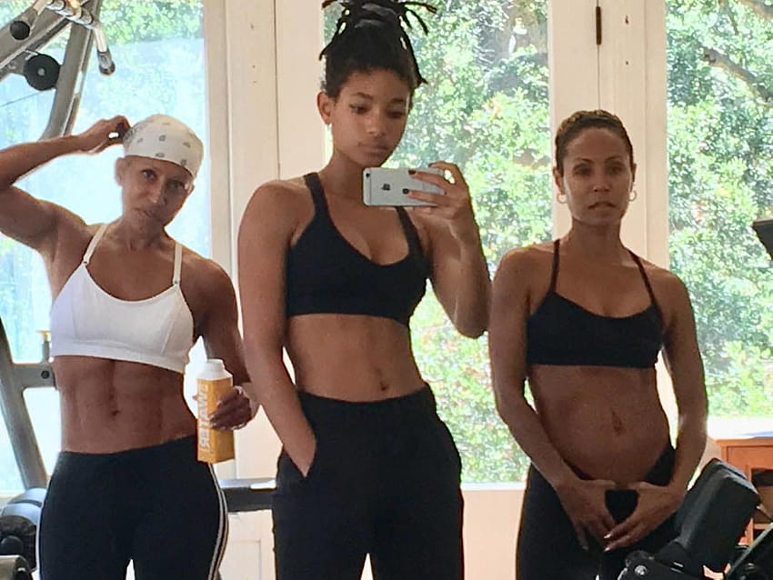 Jada Pinkett Smith Shows Off Her Abs with Her Daughter and Mom, red table talk HD wallpaper
