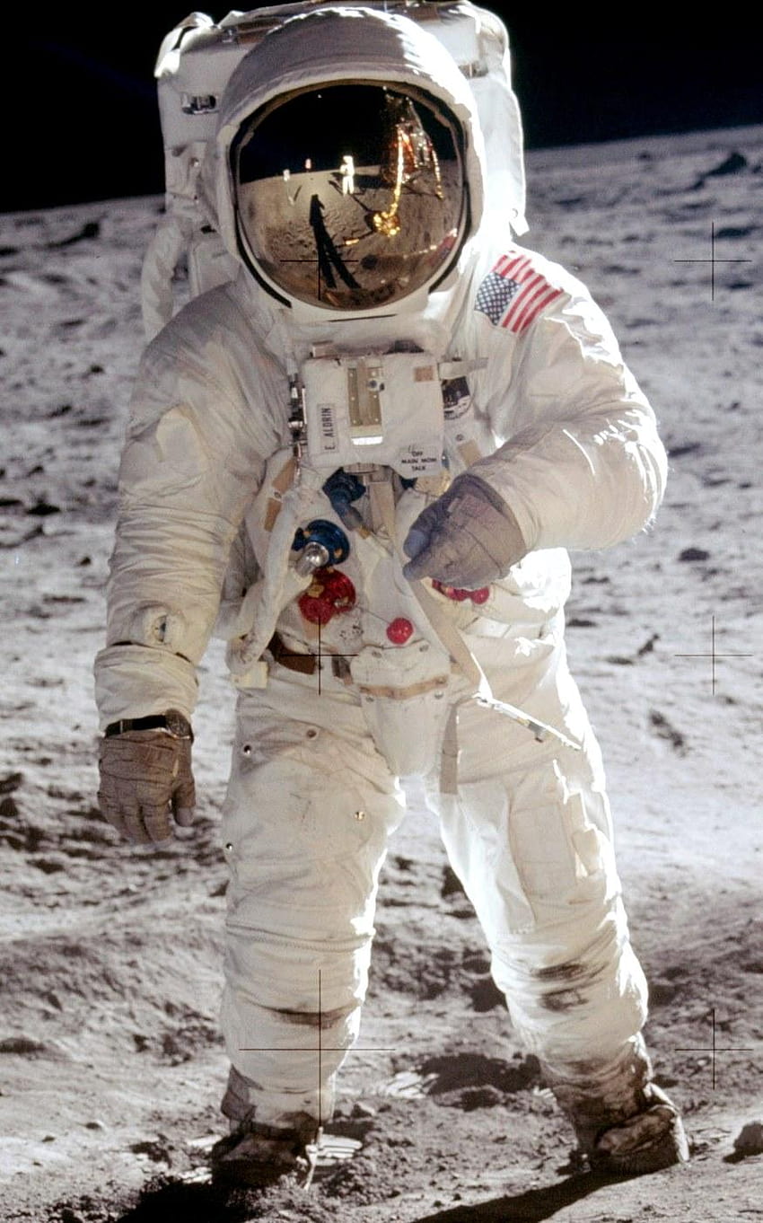 Space suit, astronaut spacesuit HD phone wallpaper