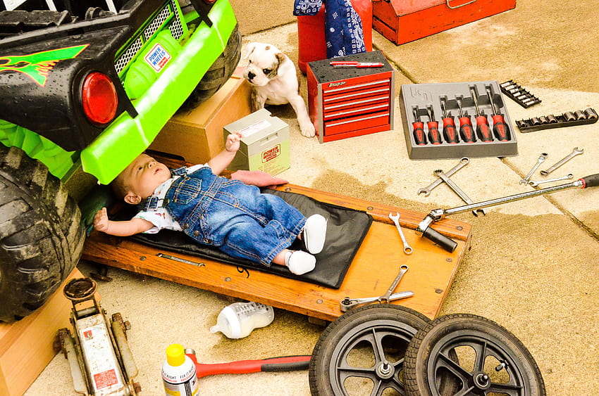 父の日 DIY: ベビー メカニック ツール フレーム、車を修理する父と息子 高画質の壁紙
