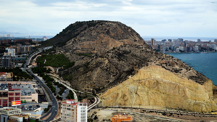 Hill on the coast of Alicante HD wallpaper