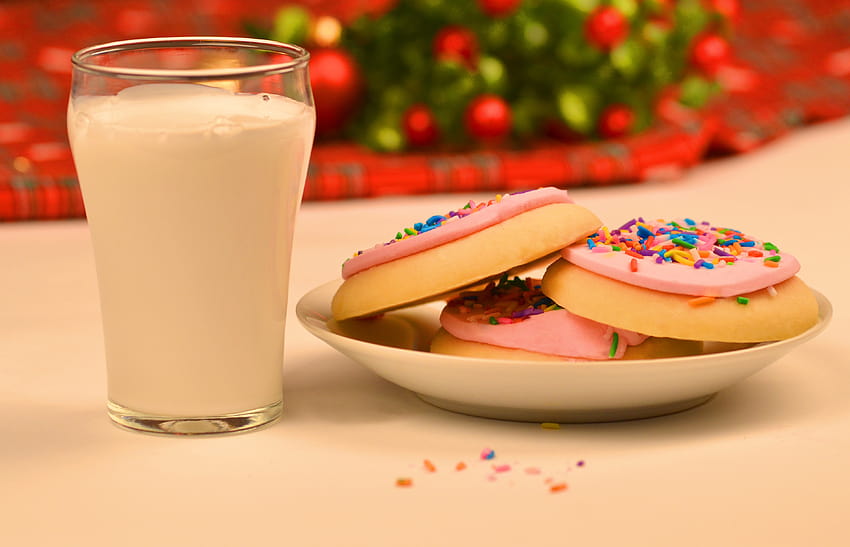 clear drinking glass on white table top, cookie and milk santa HD wallpaper