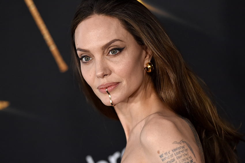 เครื่องประดับใบหน้าของ Angelina Jolie และอีกมากมายที่คุณต้องดูจากรอบปฐมทัศน์ 'Eternals', Angelina Jolie 2022 วอลล์เปเปอร์ HD