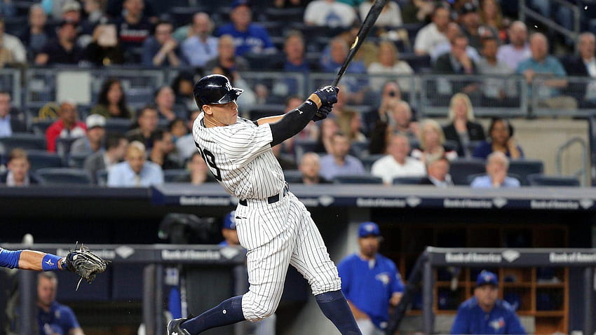 Aaron Judge accidentally destroys TV in Yankees' outfield during HD wallpaper
