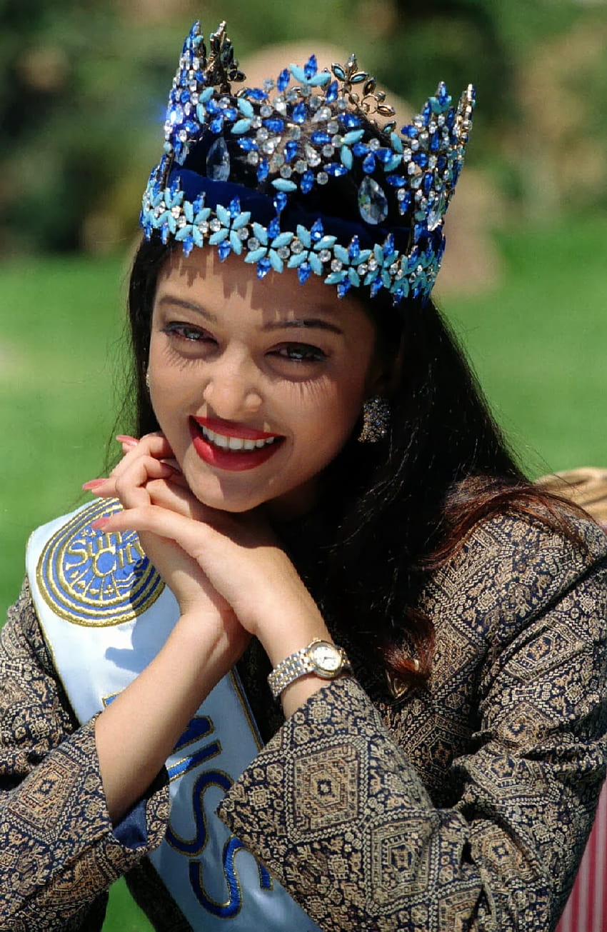 Завръщането на Мис Свят Кралица на красотата Айшвария Рай Бачан HD тапет за телефон