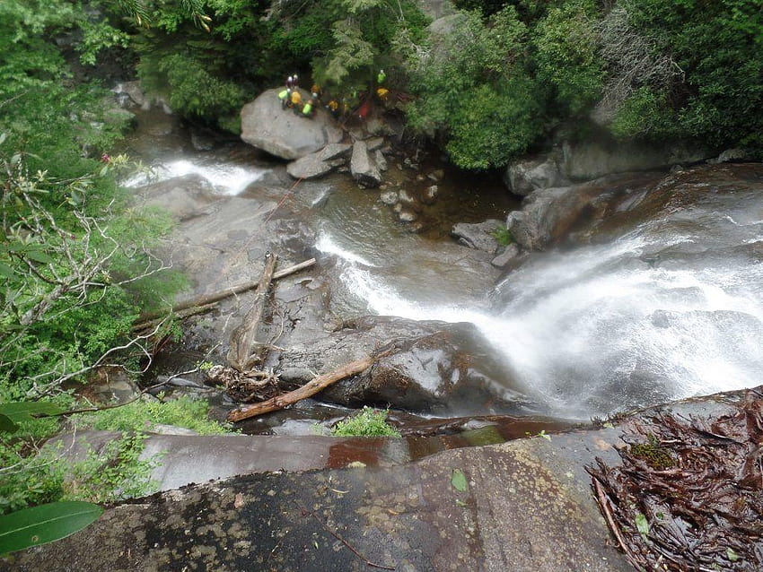 L'uomo muore dopo la caduta dalla cima delle cascate di Ramsey in Great Smoky, Smoky Mountain Falls Sfondo HD