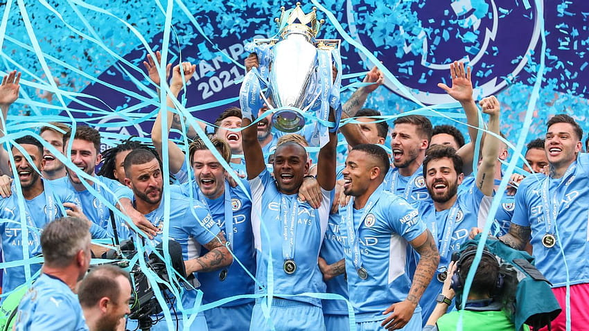 Manchester City mengangkat trofi Liga Premier setelah akhir yang dramatis untuk perburuan gelar yang mendebarkan, juara liga utama kota manchester 2022 Wallpaper HD